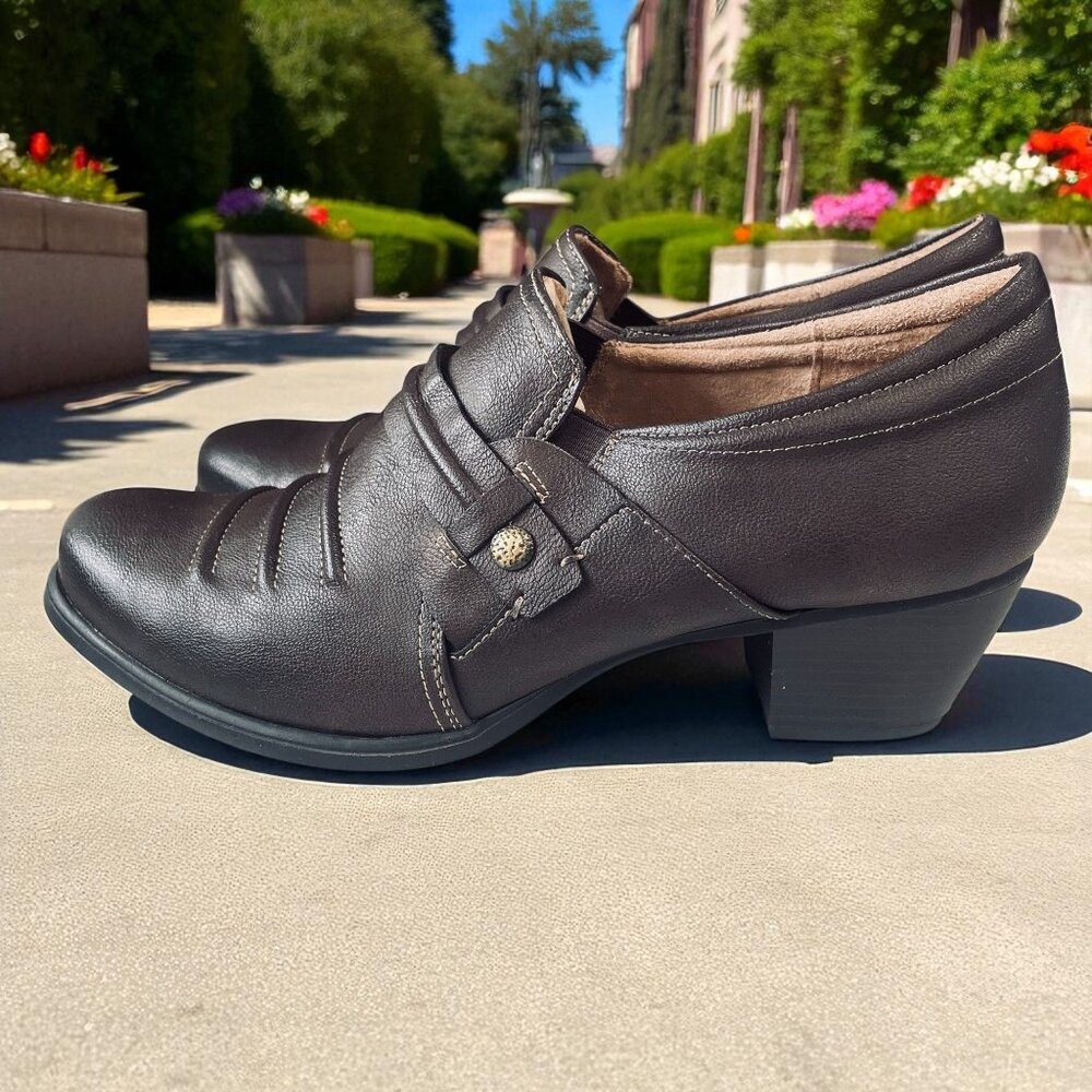 Naturalizer Brown Heeled Loafers SZ 9.5M Comfort Work Shoes Slip On Faux Leather